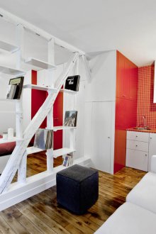 Diseño rojo odnushki con dos hijos.