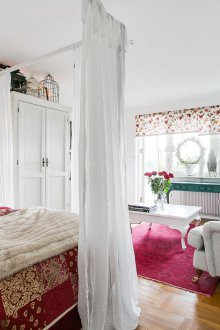 Diseño odnushki con dos niños y una cama.