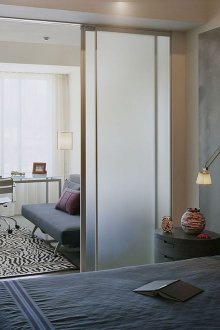 Diseño odnushki con vivero gris