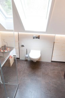 Tavan arası küçük banyo tasarım fikirleri