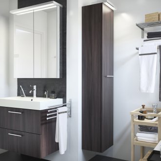 Mobilyalı küçük bir banyo için tasarım fikirleri