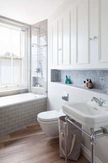 Küçük ve parlak bir banyo için tasarım fikirleri