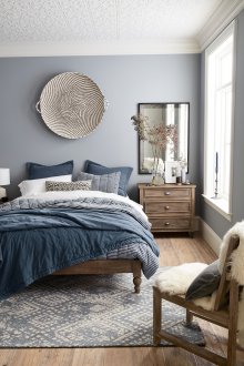 Habitación pequeña de estilo francés.