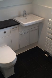 Badezimmer 4 qm schwarz und weiß