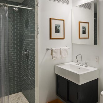 Badezimmer 4 qm mit Dusche