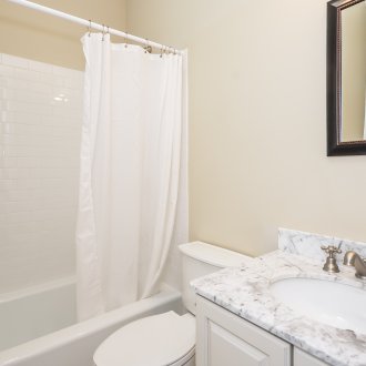 Badezimmer 4 qm mit gestrichenen Wänden
