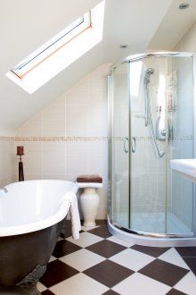 Badezimmer 4 qm im Dachgeschoss
