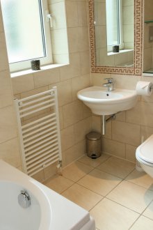 Badezimmer 4 qm Sandfarbe