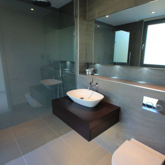 Badezimmer 4 qm mit Spiegel