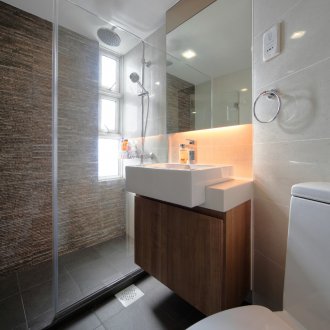 Doğal taşlı bej banyo