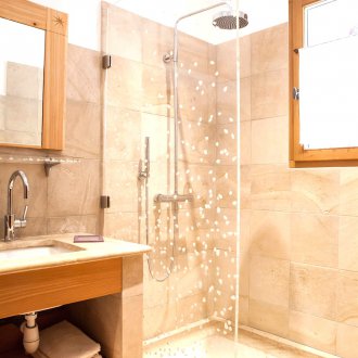 Bej banyo kaplaması