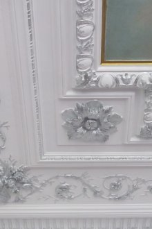 Putzdekor mit Silber