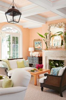 Pfirsichblüte in einem mediterranen Interieur