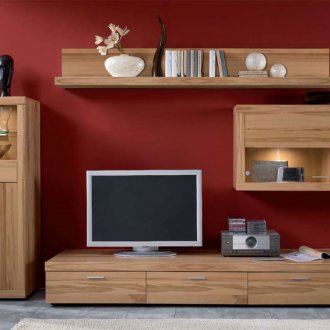 Wohnzimmer mit kleinem rotem Fernseher