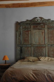 Headboard gaya timur