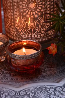 Pemegang lilin gaya Oriental