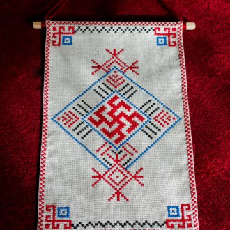 Charm pour la maison avec broderie
