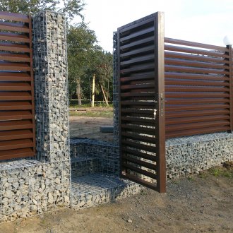 Bahçe için Gabion ve metal çit
