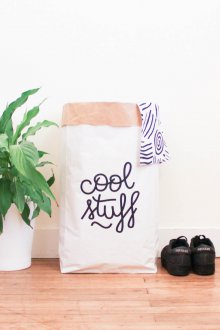 Rangement des jouets dans un sac
