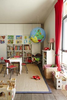 Rangement des jouets dans le placard