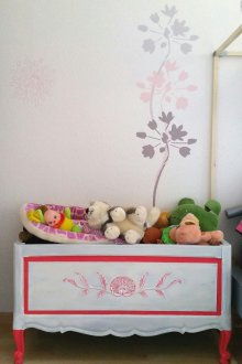 Rangement des jouets dans une armoire