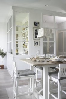 Provence tarzında mutfak ve oturma odası arasındaki bölüm