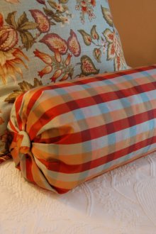 Almohada de rodillos a cuadros