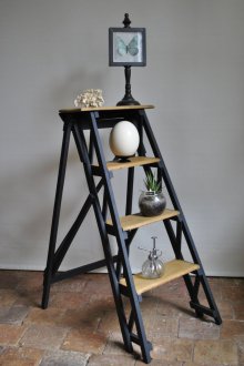 Shelving rack for stairs