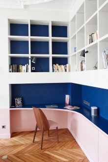 Rack with a table in the living room