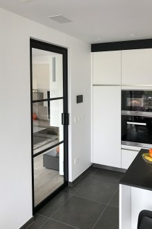 Mutfakta cam iç kapı