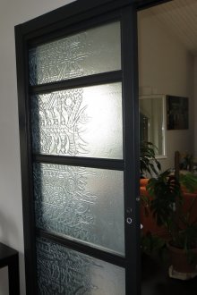 İç kapı cam üzerine desenli