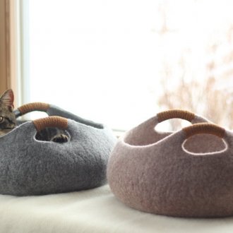 Felted basket-beds for cats
