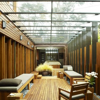 Veranda contemporanea vetrata