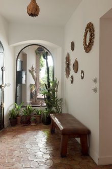 Style italien à l'intérieur avec des carreaux.