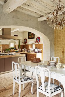 Style italien à l'intérieur de la salle à manger