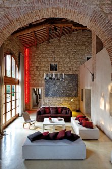 Style italien à l'intérieur avec une pierre