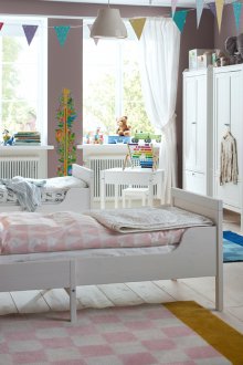 Tutacaklı çocuk odası için tasarım perdeler