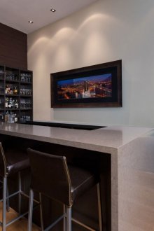 Özlü bir bar ile mutfak tasarımı