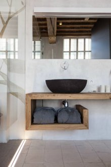 DIY μπάνιο με κρεμαστό ντουλάπι