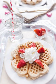 Waffle ile 14 Şubat kendin yap kahvaltı için hediye