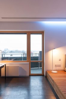 Podio da letto con piano di diversi livelli