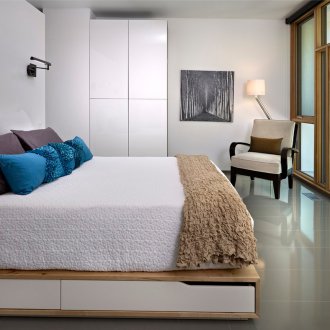 Podio da letto in una casa di campagna