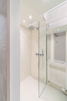 White shower room