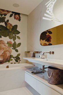 White interior with mosaic
