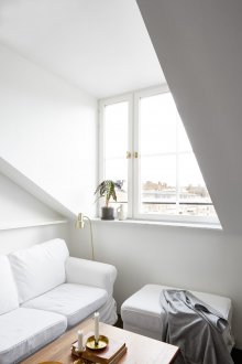White interior with golden decor