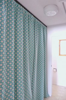 Zonage avec rideaux à pois