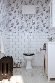 Carta da parati nella toilette dell'appartamento