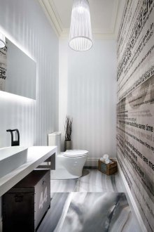 Carta da parati in bagno con iscrizioni