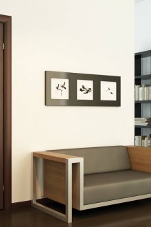 Koyu laminat ve oturma odasının kapısı