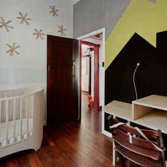 Venge renk kapı altında kreş kahverengi laminat